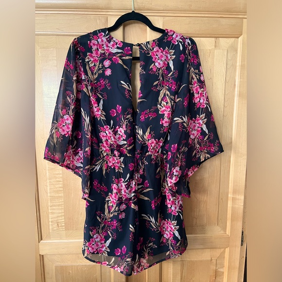 Flowy Floral Romper - Picture 4 of 4